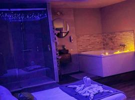 Studio Love room Spa Baignoire double La Ciotat Centre port, hôtel spa à La Ciotat