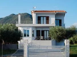 Nafpaktos Shingle Villa