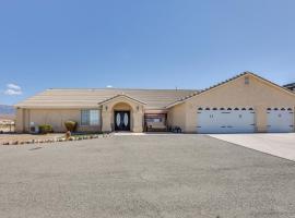 Furnished Patio Pet-Friendly Home in Pahrump!، فندق في باهرومب