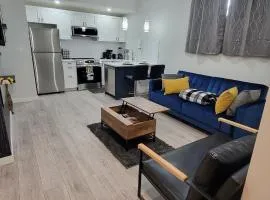 Gorgeous 2 bedroom Basement Guest Suite & Free Parking