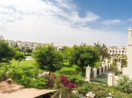 Relaxing villa escape - garden & pool near beach, Hotel in Ra’s al-Chaima