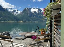 Vollsnes Feriehus, chalet i Hjelle