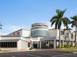 Doubletree by Hilton Fort Myers at Bell Tower Shops, hotelli kohteessa Fort Myers