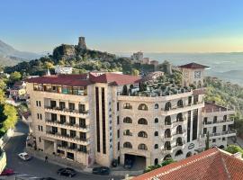 Hotel PANORAMA Kruje view on the castle and the old town, hotel in Krujë