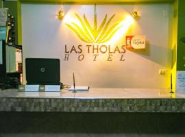 Las Tholas Hotel, מלון באויוני