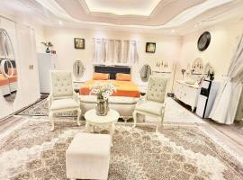 4Bedrooms Luxurious Furnished plus Big Majlis, hotel din Sharjah