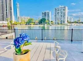 Waterfront home in heart of Surfers Paradise