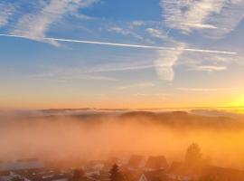 Schicke Ferien Wohnung mit tollem Ausblick in Schwarzwald., hotel di Villingen-Schwenningen