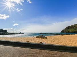 VIP Baía Beach B, hotel di Machico