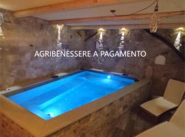 Agriturismo La Soglia Del Parco, hotel med pool i Ranica