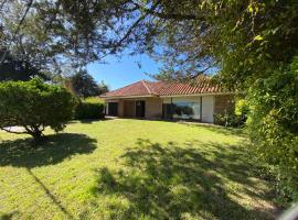 Amplia, 4 dormitorios y piscina climatizada, hotel din Punta del Este