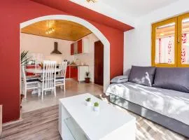 3 Bedroom Stunning Apartment In Skradin