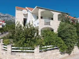 Lovely Apartment In Orebic With Kitchen