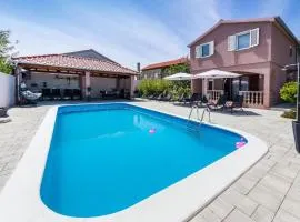 Awesome Home In Zaton With Outdoor Swimming Pool