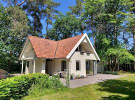 Familiehuis Zeegserduinen, hotel di Zeegse