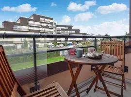 1 Bedroom Lovely Apartment In Courseulles-Sur-Mer