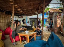 12 Monks Hostel, hotel in Arambol