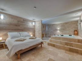 Appartement luxueux avec jacuzzi, Hotel in Saint-Martin-dʼHères