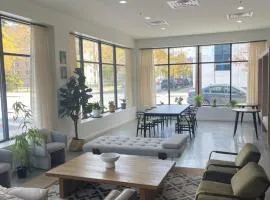 Spacious Shared Condo Near Downtown Chicago, Flexible Room Choices and Shared Amenities