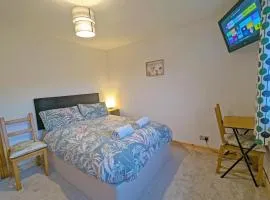 Double Room, Large TV, With Great Transport Links