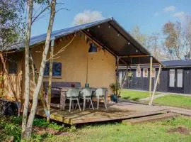 Luxe safaritent op watersportcamping