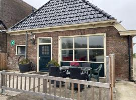 Fijne woning op hippische accommodatie aan de rand van Dokkum, hótel í Dokkum