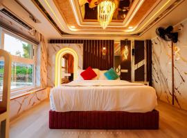 Beach Paradise Day Cruise Houseboat, hotelli kohteessa Alleppey