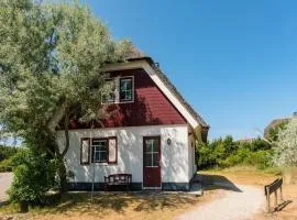 Thatched villa with dishwasher, 1 5 km from the beach