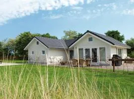 Luxurious, 2 bathroom holiday home, 1 5 km from the beach