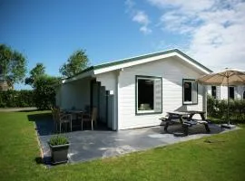 Wooden bungalow with dishwasher, 1 5 km from the beach