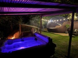 La bulle bien belge avec jacuzzi, loc de glamping din Lasne