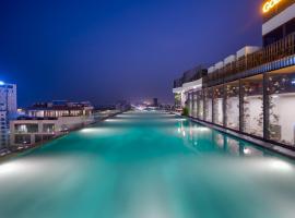 Golden Lotus Grand Da Nang - Panoramic Rooftop Bar & Daily Afternoon Tea, strandhotell i Da Nang