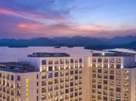 Midtown Shangri-La, Hangzhou - around 5 minutes walking distance to West Lake