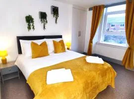 Dundee Football Stadium Apartment - 2 Bedrooms - FREE Street Parking and WiFi - Large Screen Smart TV in all bedrooms - Fully Equipped