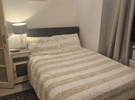 private room to rent، فندق في ميدليتون