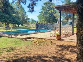 Cabañas UN LUGAR, hôtel à Villa General Belgrano