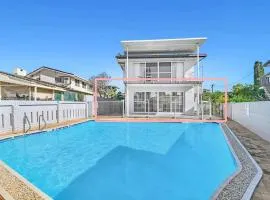 Riverside 3 Bedroom House in Surfers Paradise