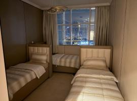 5 Min To Dubai Mall DownTown Dormitory Rooms M & F, готель у Дубаї