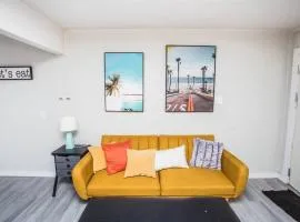 806 Oasis at Ave U! 1Bedroom and 1Bath