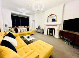 Flat 3 Marine Parade House, 1 East Cliff - Next to Dover Port, White Cliffs, Beach, Castle, хотел в Дувър