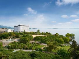 Grand Mercure Lake Biwa Resort & Spa, acomodação com onsen em Nagahama