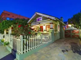 Charming Bungalow, AC, HotTub, Close to Beach