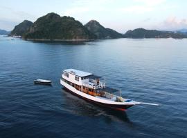 KLM Senayla, båd i Labuan Bajo