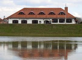 Vár Vendéglő Panzió, Hotel in Sárospatak