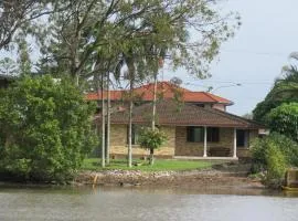 Waterfront house in Currumbin