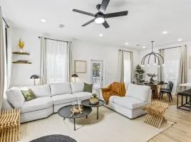 Galveston Retreat-Walk to Beach, Dog-Friendly Yard