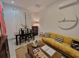 Spacious apartment in Seville with garden 85 m²