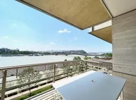 luxury apartment with a beautiful view of the Danube, free spa - wellness and car parking in the center of the city