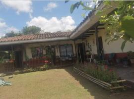 Casa Rural Mondomo Cauca、Mondomóのコテージ