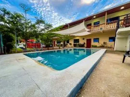 Inner peace-apartamento con piscina en Surf City